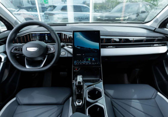 Новый Geely Atlas 2026 (13 фото)
