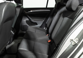 Подержанный автомобиль Volkswagen Golf Hatchback 2013 года (10 фото)