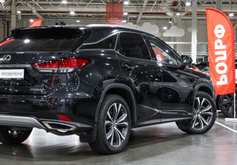 Подержанный автомобиль Lexus RX 2020 года (7 фото)