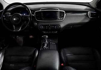 Подержанный автомобиль Kia Sorento 2016 года (15 фото)