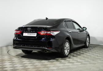 Подержанный автомобиль Toyota Camry Sedan 2021 года (5 фото)