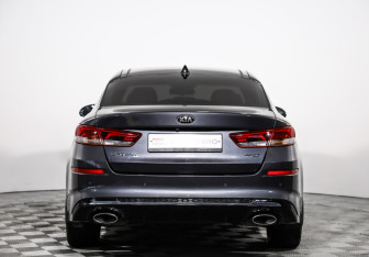 Подержанный автомобиль Kia Optima Sedan 2018 года (7 фото)