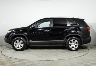 Подержанный автомобиль Kia Sorento 2012 года (8 фото)