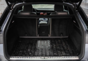 Подержанный автомобиль Audi Q8 2019 года (35 фото)