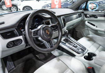 Подержанный автомобиль Porsche Macan 2016 года (20 фото)