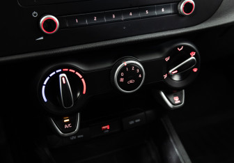 Подержанный автомобиль Kia Rio Hatchback 2021 года (16 фото)