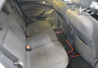 Подержанный автомобиль Ford Focus Hatchback 2012 года (13 фото)
