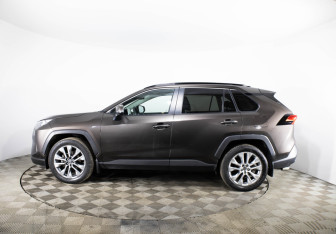Подержанный автомобиль Toyota RAV4 2020 года (8 фото)