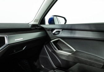 Подержанный автомобиль Audi Q3 2020 года (21 фото)