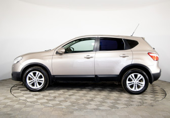Подержанный автомобиль Nissan Qashqai 2011 года (8 фото)