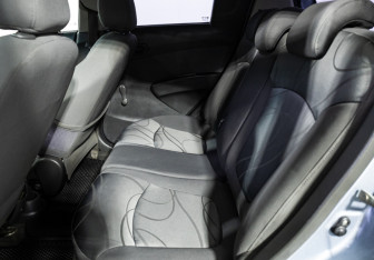 Подержанный автомобиль Chevrolet Spark 2011 года (10 фото)
