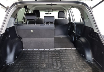 Подержанный автомобиль Toyota RAV4 2016 года (18 фото)