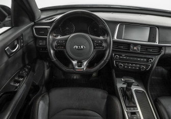 Подержанный автомобиль Kia Optima Sedan 2018 года (11 фото)