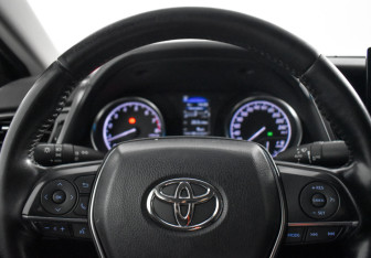 Подержанный автомобиль Toyota Camry Sedan 2022 года (21 фото)