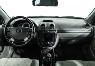 Подержанный автомобиль Chevrolet Lacetti Wagon 2008 года (13 фото)