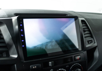 Подержанный автомобиль Toyota Hilux 2014 года (15 фото)