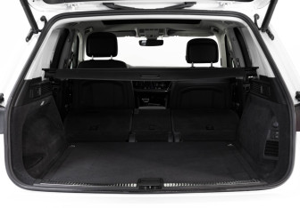 Подержанный автомобиль Volkswagen Touareg 2018 года (39 фото)