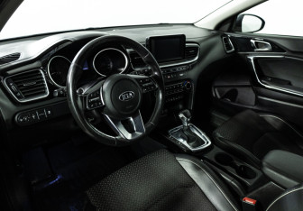 Подержанный автомобиль Kia Ceed Wagon 2019 года (11 фото)