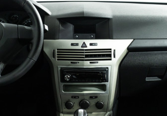 Подержанный автомобиль Opel Astra Hatchback 2007 года (14 фото)