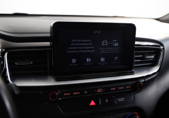 Подержанный автомобиль Kia Ceed Hatchback 2018 года (13 фото)