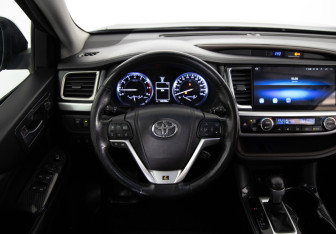 Подержанный автомобиль Toyota Highlander 2014 года (10 фото)