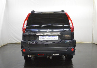 Подержанный автомобиль Nissan X-Trail 2011 года (6 фото)