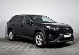 Подержанный автомобиль Toyota RAV4 2022 года (3 фото)