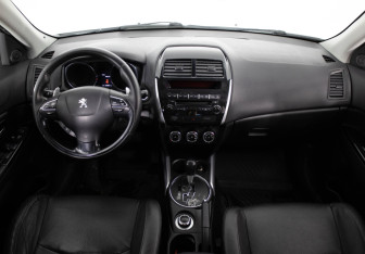 Подержанный автомобиль Peugeot 4008 2012 года (9 фото)