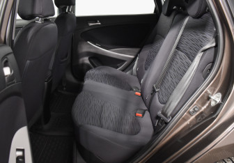 Подержанный автомобиль Hyundai Solaris Hatchback 2015 года (11 фото)