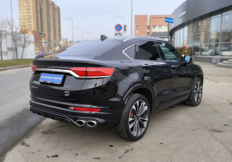 Подержанный автомобиль Geely Tugella 2022 года (4 фото)