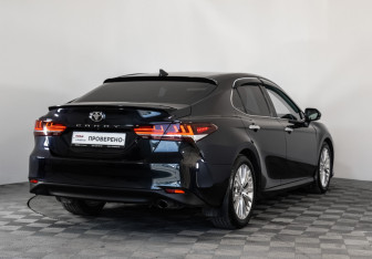 Подержанный автомобиль Toyota Camry Sedan 2018 года (5 фото)