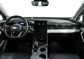 Подержанный автомобиль Geely Atlas 2023 года (13 фото)