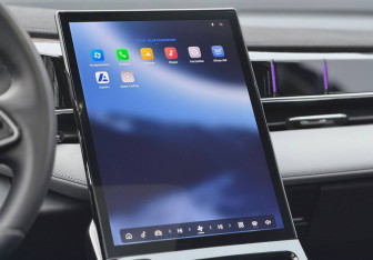 Подержанный автомобиль Geely Atlas 2024 года (17 фото)