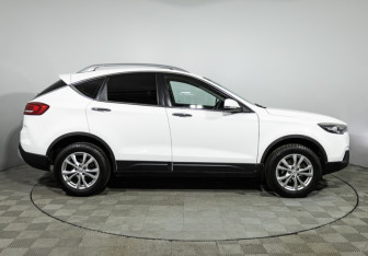 Подержанный автомобиль FAW Besturn X80 2018 года (4 фото)