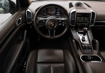 Подержанный автомобиль Porsche Cayenne 2014 года (13 фото)