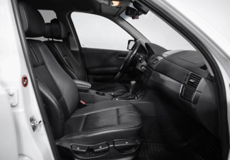 Подержанный автомобиль BMW X3 2009 года (17 фото)