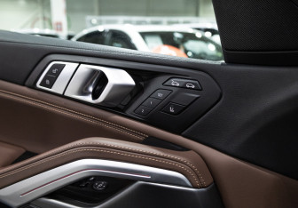Подержанный автомобиль BMW X6 2022 года (18 фото)