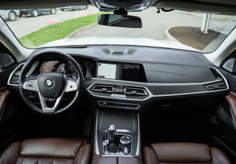 Подержанный автомобиль BMW X7 2021 года (14 фото)