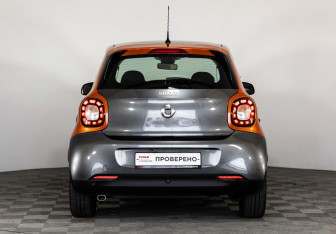 Подержанный автомобиль Smart Forfour 2016 года (6 фото)