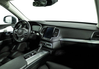 Подержанный автомобиль Volvo XC90 2019 года (9 фото)