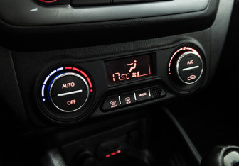 Подержанный автомобиль Kia Rio Sedan 2015 года (15 фото)