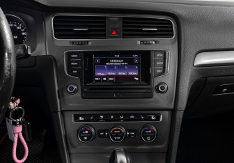 Подержанный автомобиль Volkswagen Golf Hatchback 2014 года (18 фото)