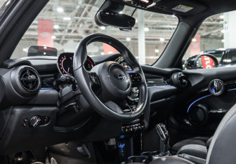 Подержанный автомобиль MINI Hatch 2021 года (14 фото)