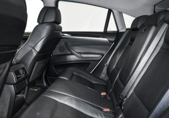 Подержанный автомобиль BMW X6 2013 года (12 фото)