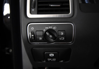 Подержанный автомобиль Volvo XC70 2014 года (18 фото)