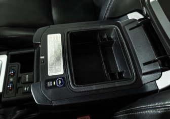 Подержанный автомобиль Toyota Land Cruiser Prado 2019 года (20 фото)