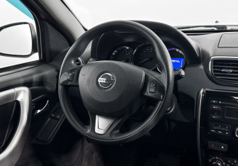 Подержанный автомобиль Nissan Terrano 2017 года (15 фото)