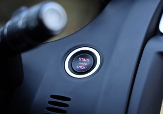 Подержанный автомобиль Jaguar E-Pace 2019 года (17 фото)