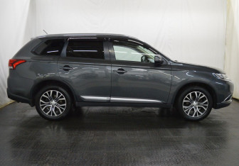 Подержанный автомобиль Mitsubishi Outlander 2016 года (4 фото)