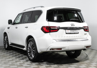 Подержанный автомобиль Infiniti QX80 2018 года (7 фото)